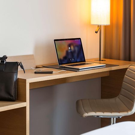 Готель Pullman Basel Europe Екстер'єр фото