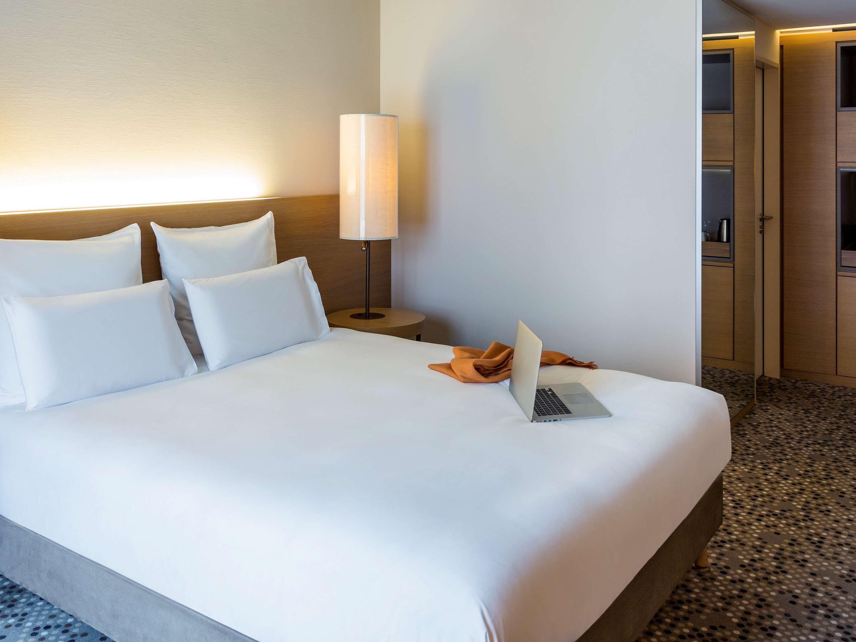 Готель Pullman Basel Europe Екстер'єр фото