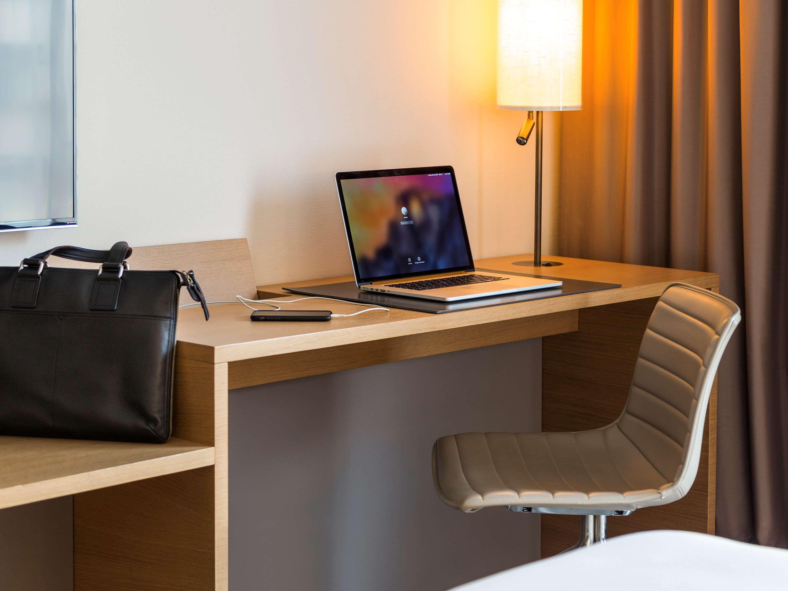 Готель Pullman Basel Europe Екстер'єр фото