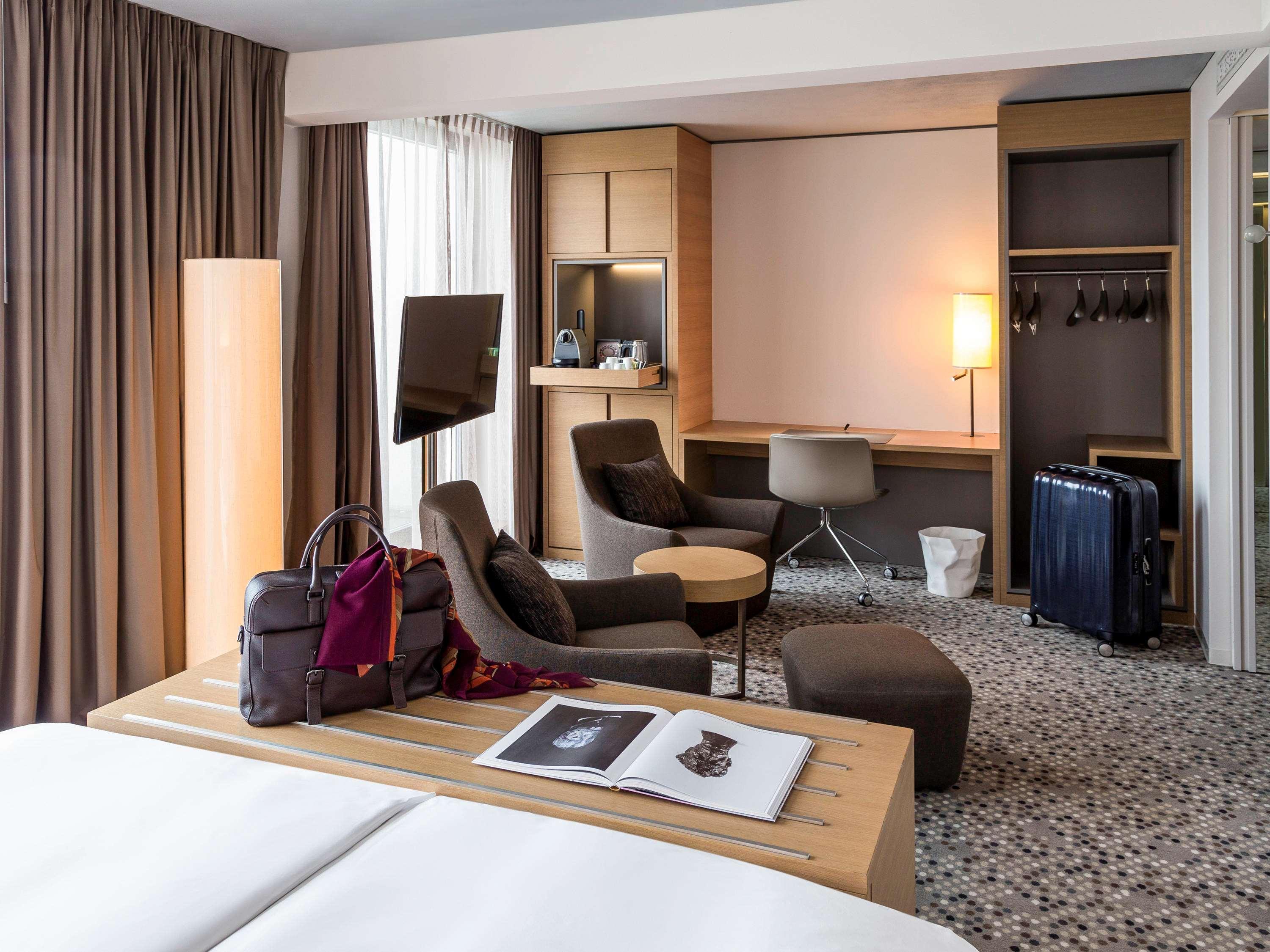 Готель Pullman Basel Europe Екстер'єр фото