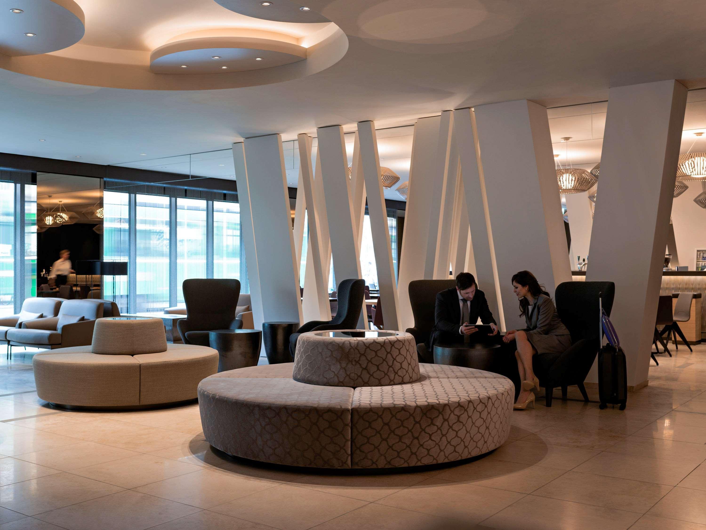 Готель Pullman Basel Europe Екстер'єр фото