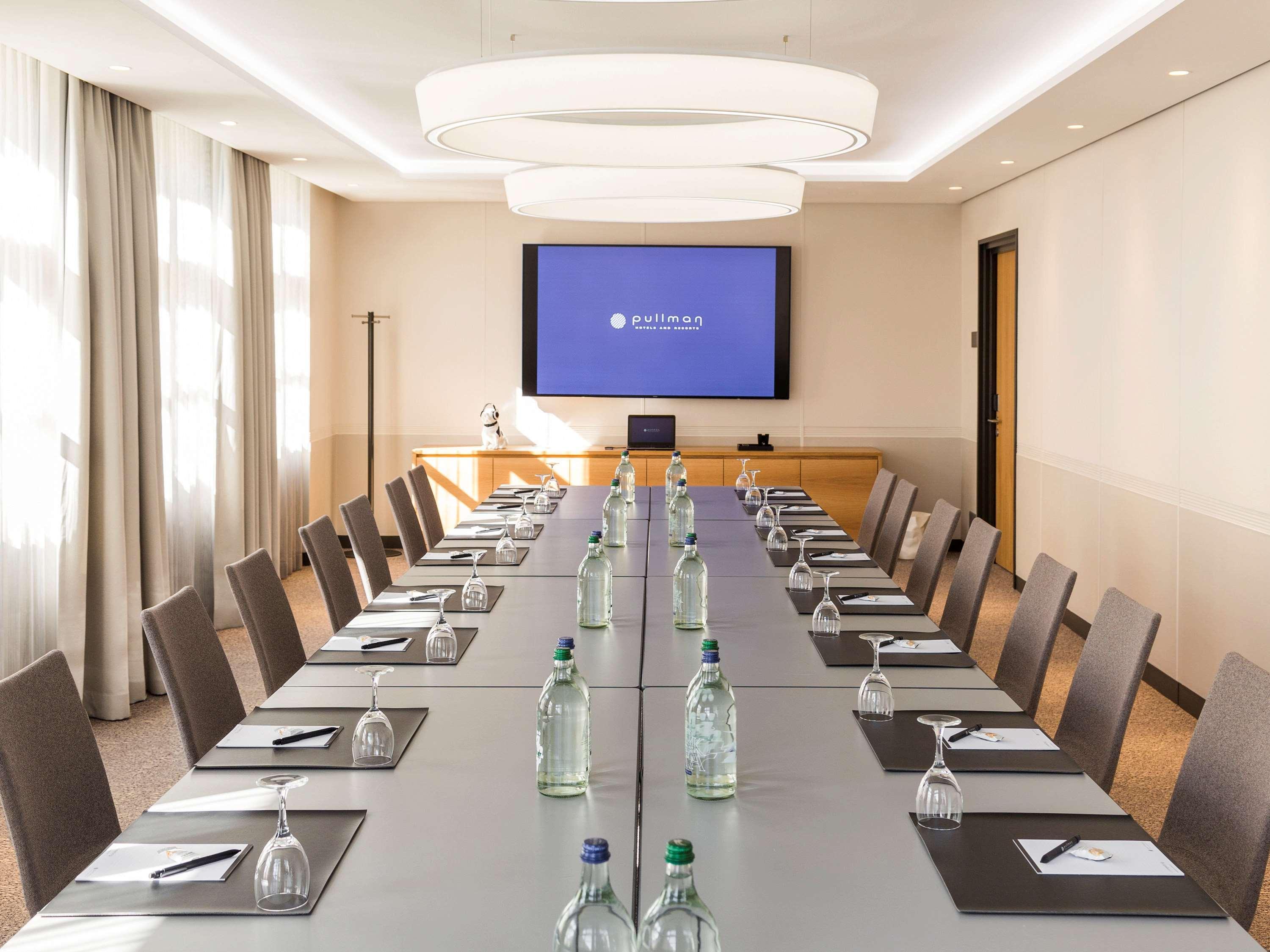 Готель Pullman Basel Europe Екстер'єр фото