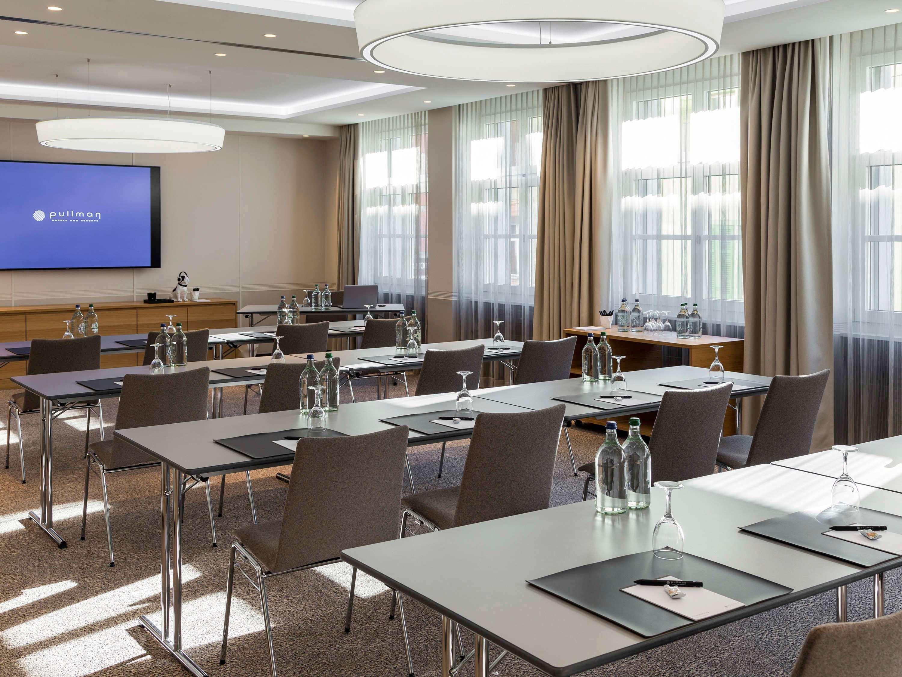 Готель Pullman Basel Europe Екстер'єр фото